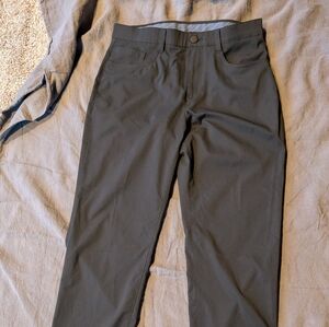 Roundtree & Yorke Men's Black Straight Chinos